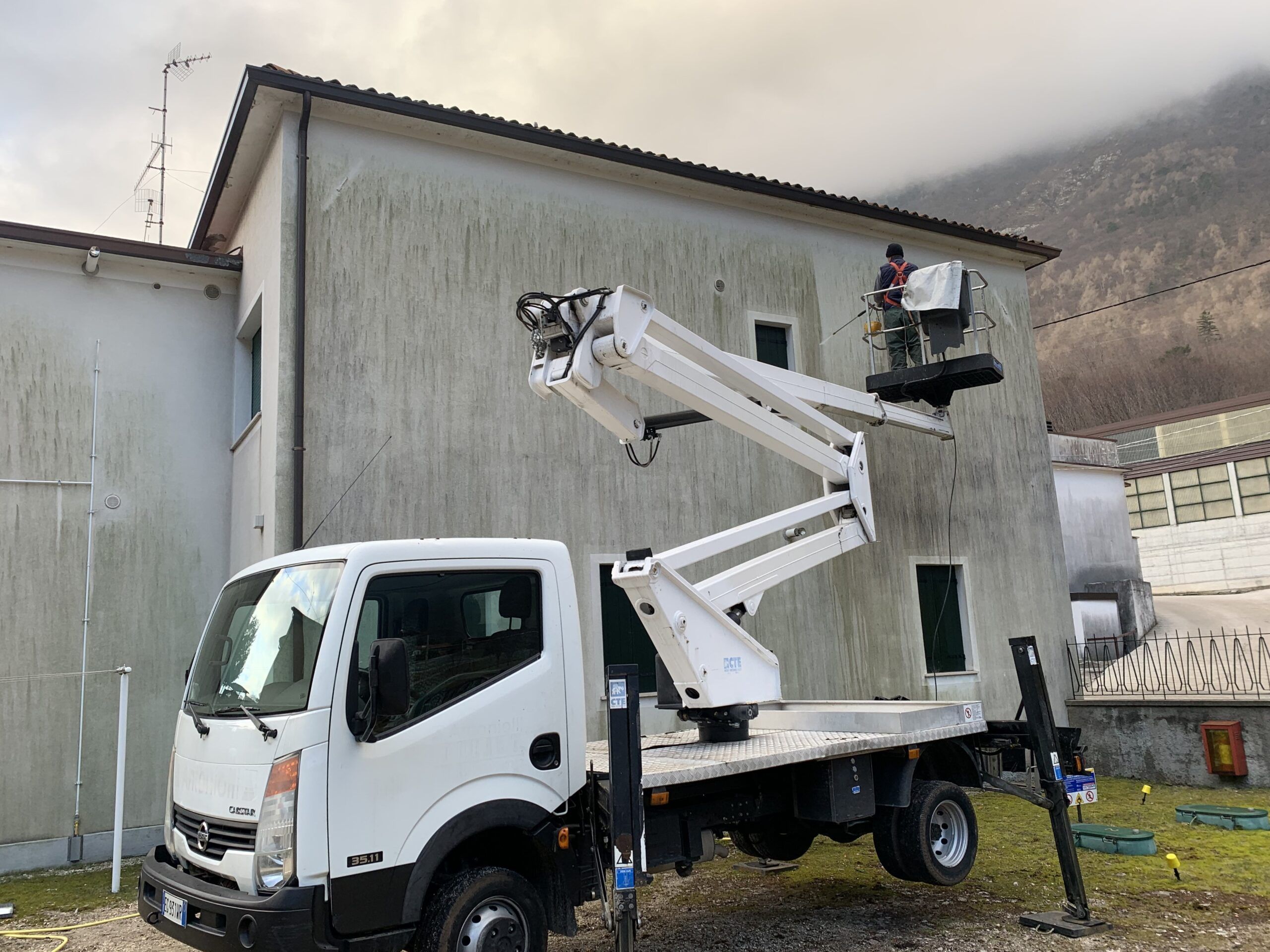 Rifacimento facciate di edifici Lavorazioni Impresa edile GIAMBINO COSTRUZIONI SRL a Caneva