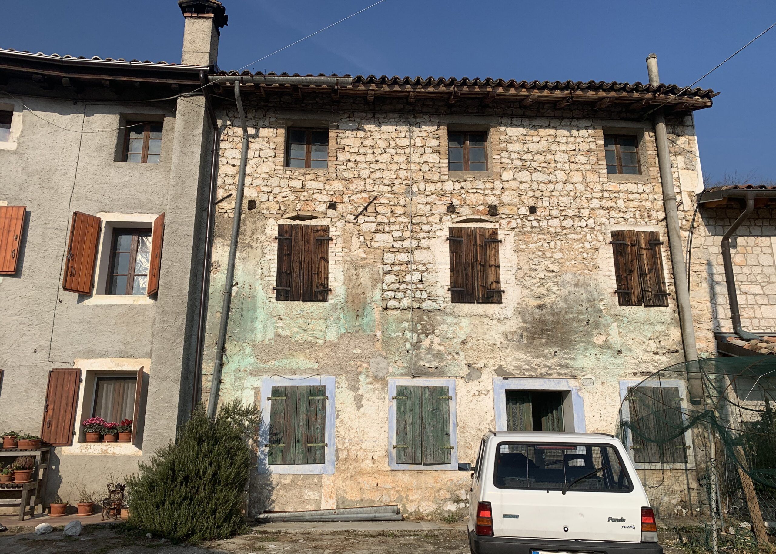 Rifacimento facciate di edifici Lavorazioni Impresa edile GIAMBINO COSTRUZIONI SRL a Caneva