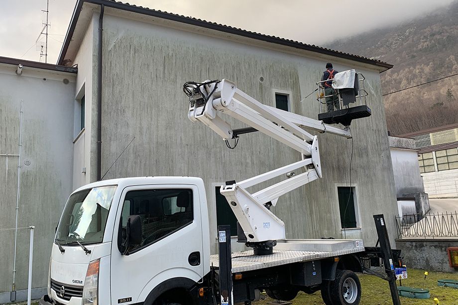 Rifacimento facciate di edifici Servizi Impresa edile GIAMBINO COSTRUZIONI SRL a Caneva